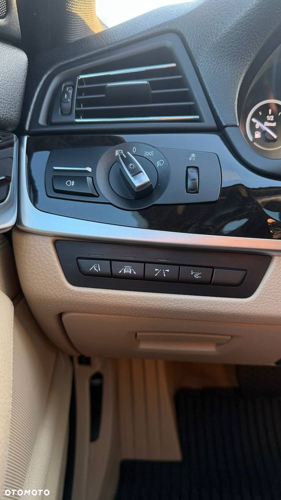 BMW Seria 5 525d xDrive - 12