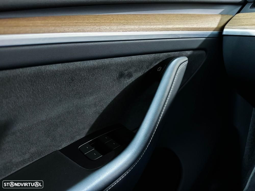 Tesla Model Y Performance Dual Motor AWD — fotografia 48