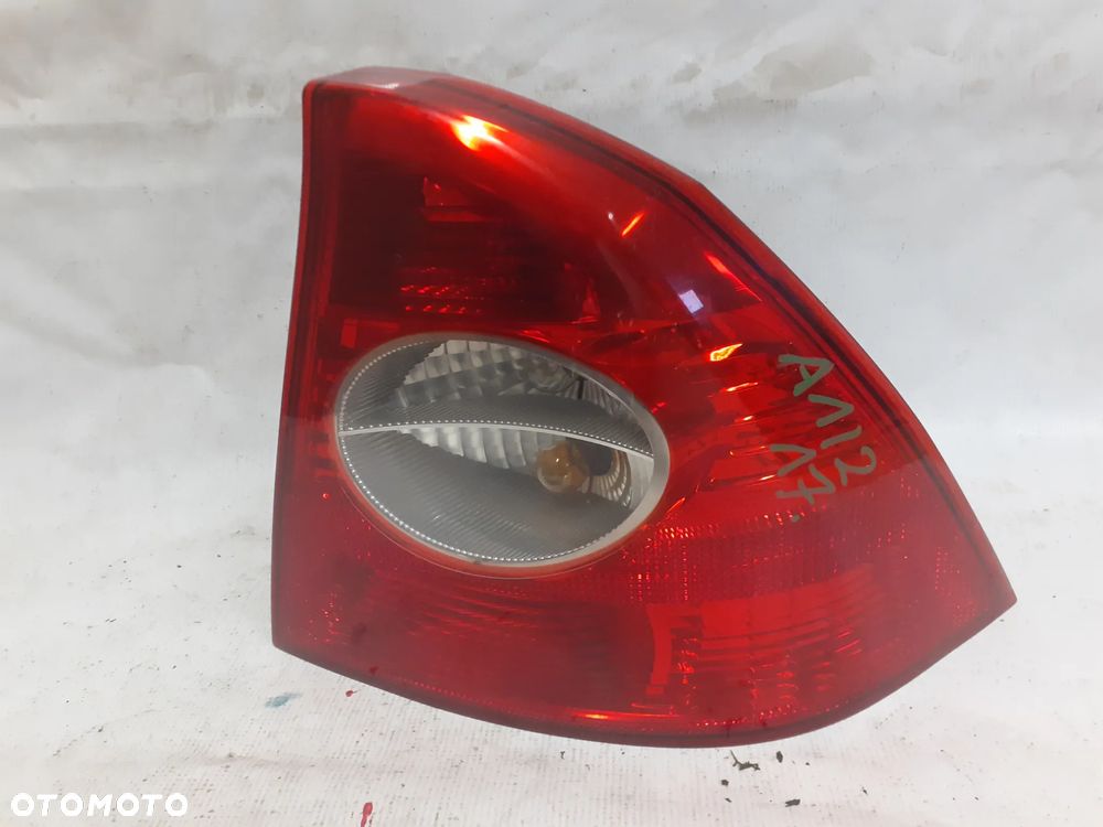 . TYL TYLNA LAMPA LEWA FORD FOCUS MK2 SEDAN - 1