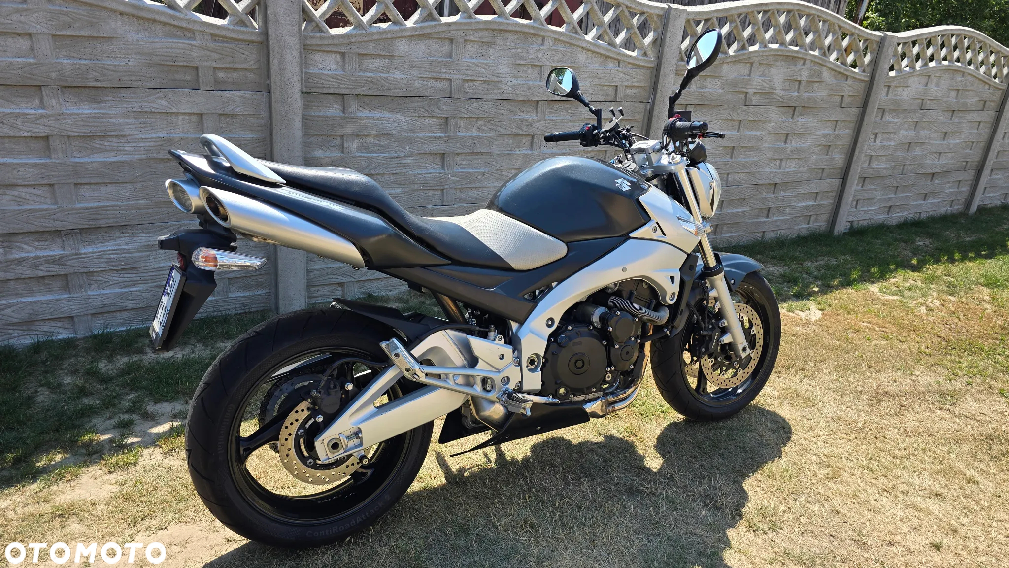 Suzuki GSR - 2