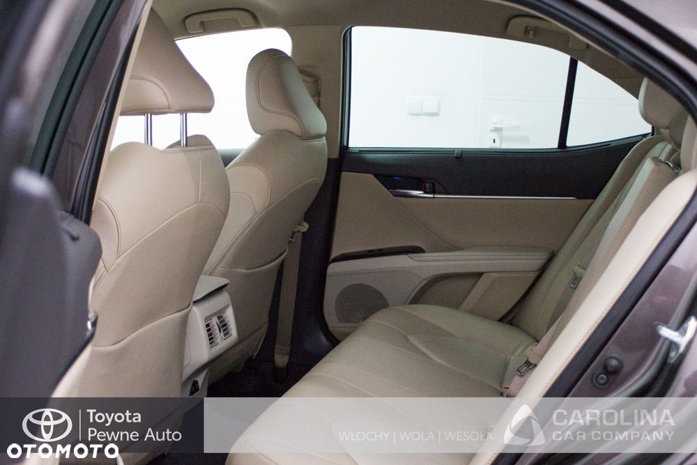 Toyota Camry - 17