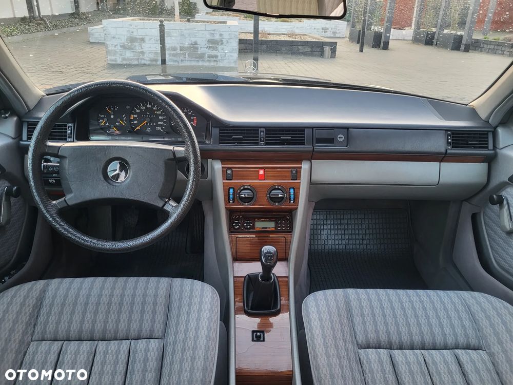 Mercedes-Benz W124 (1984-1993) - 13