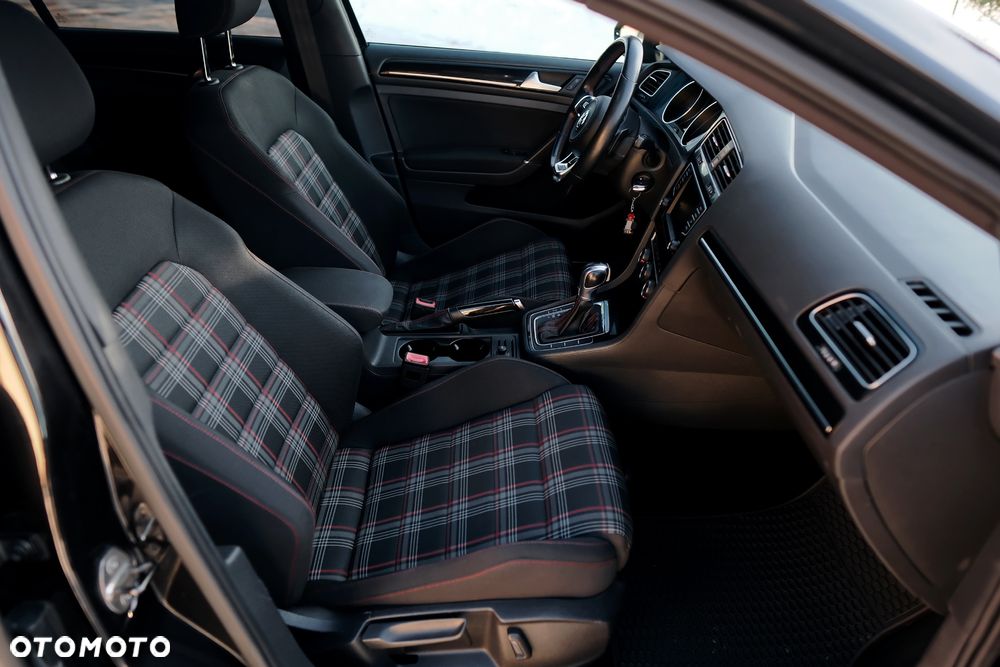 Volkswagen Golf GTI Performance BlueMotion Technology DSG - 17