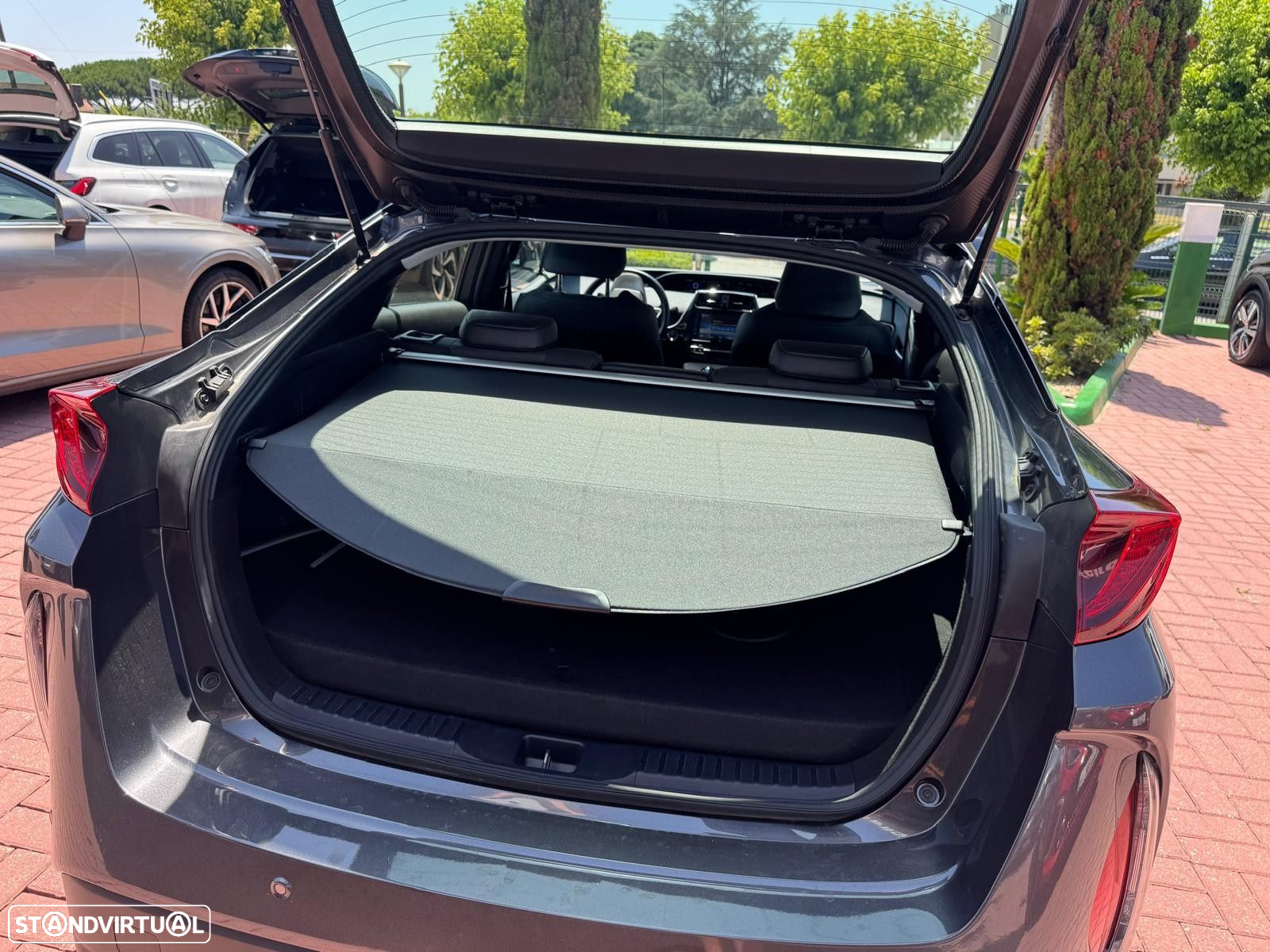 Toyota Prius 1.8 Plug-In Premium - 12