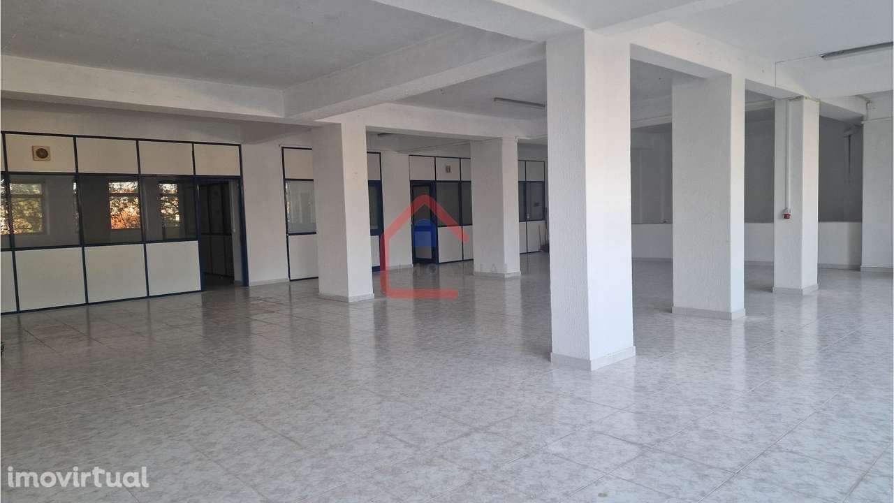 Armazém em Amora - Grande imagem: 3/16