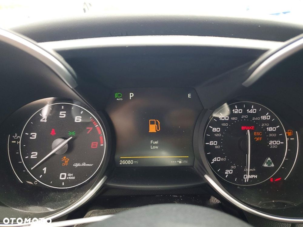 Alfa Romeo Giulia 2.9 V6 Bi-Turbo AT8 Quadrifoglio - 11