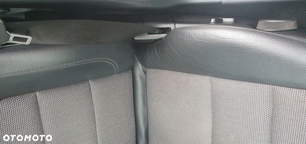 Mercedes-Benz Klasa C 180 CGI Automatik BlueEFFICIENCY Avantgarde - 27