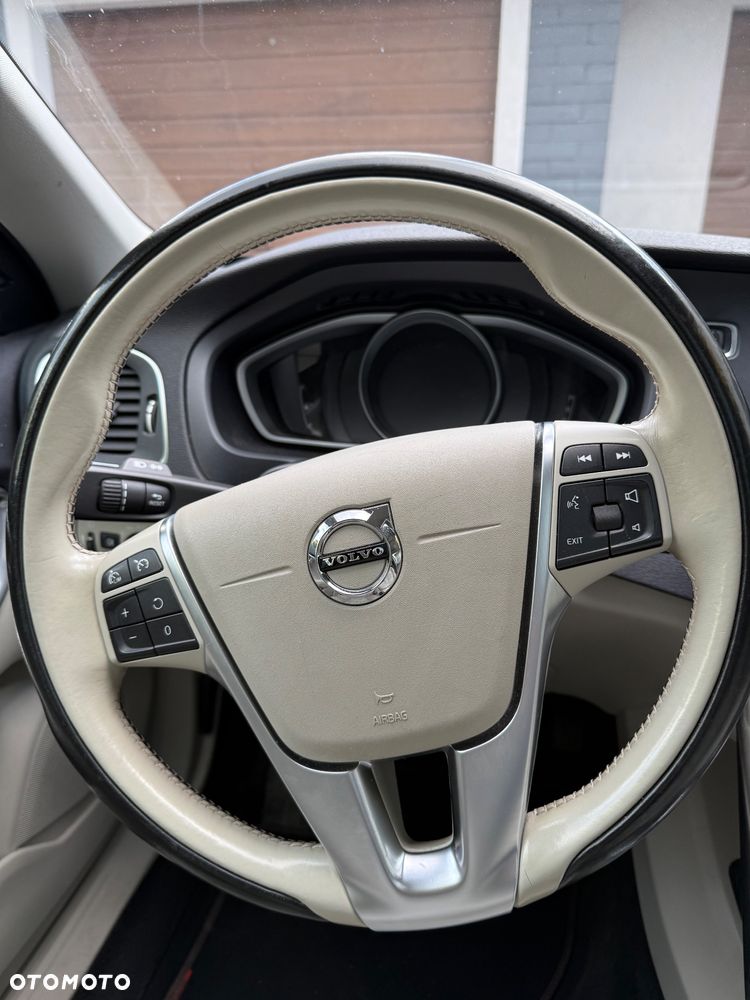 Volvo V40 Cross Country T4 Drive-E Ocean Race - 8