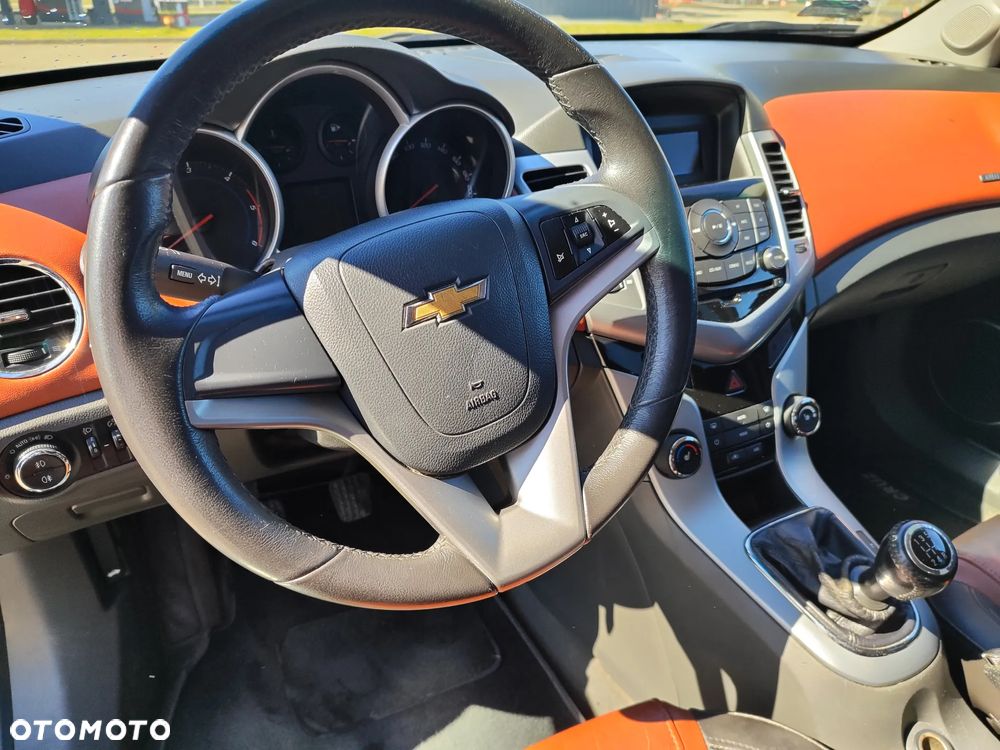 Chevrolet Cruze 2.0 LS - 21