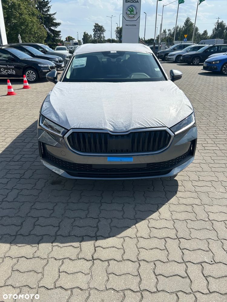 Skoda Superb 2.0 TDI SCR Essence DSG - 2