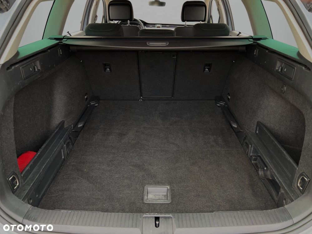 Volkswagen Passat - 11