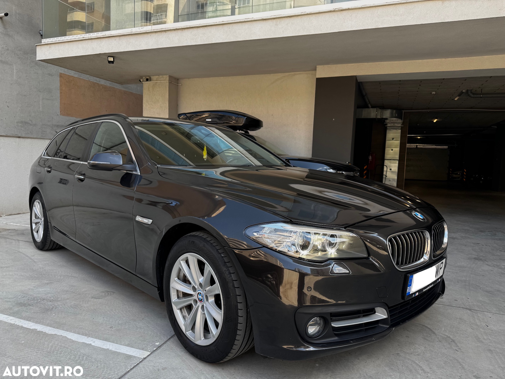 BMW Seria 5 525d xDrive AT - 24