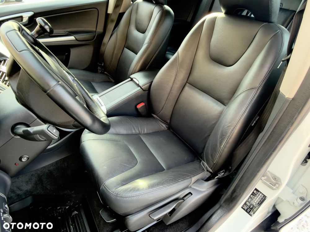 Volvo XC 60 D4 AWD Geartronic Summum - 25