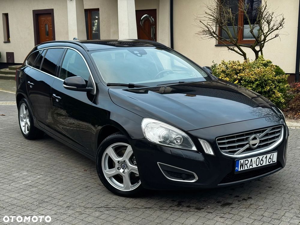Volvo V60 T3 Momentum - 1
