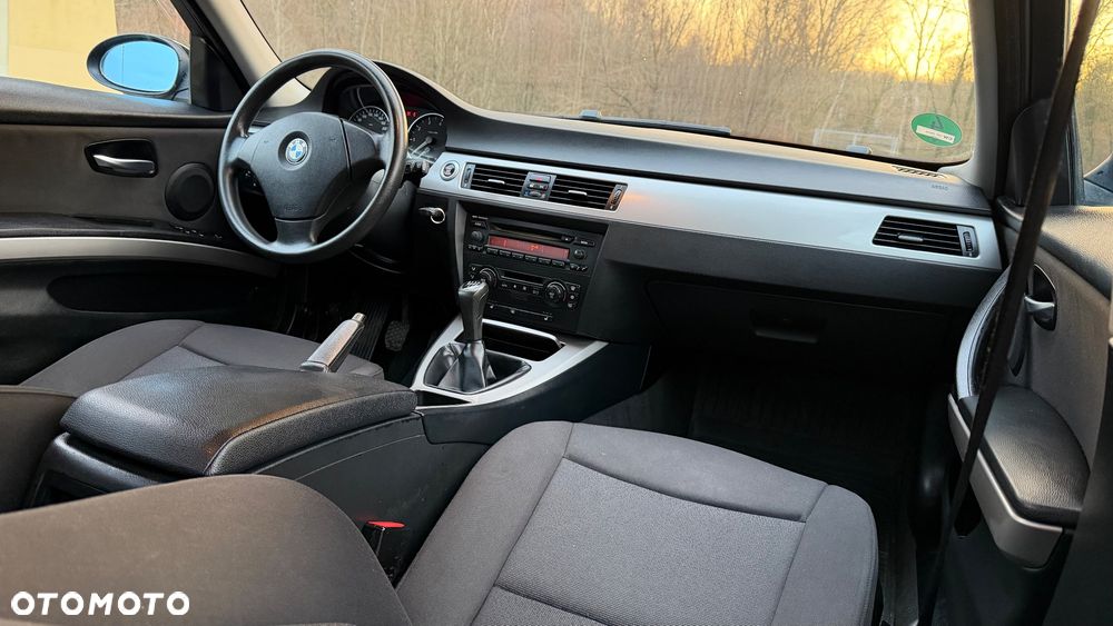 BMW Seria 3 320i - 5
