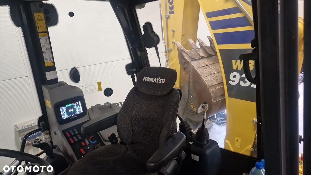 Komatsu WB93S - 12
