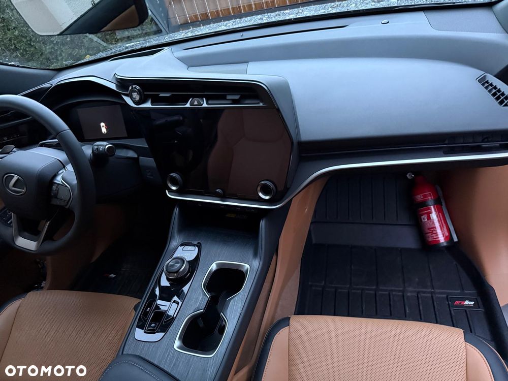 Lexus RZ - 11