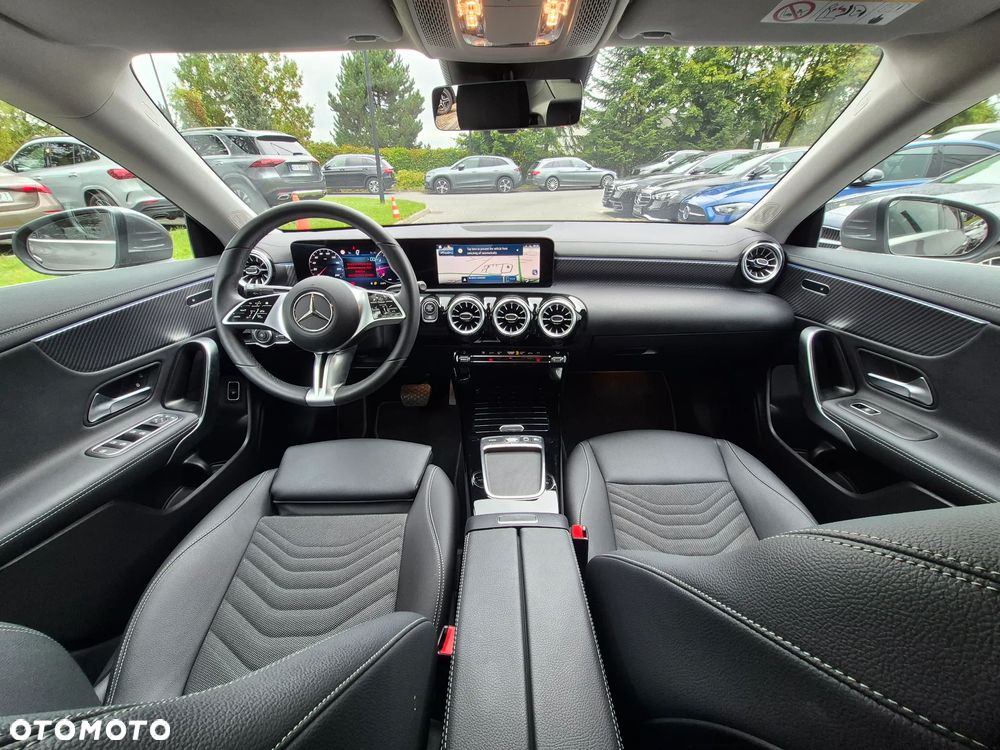 Mercedes-Benz CLA 180 7G-DCT - 22