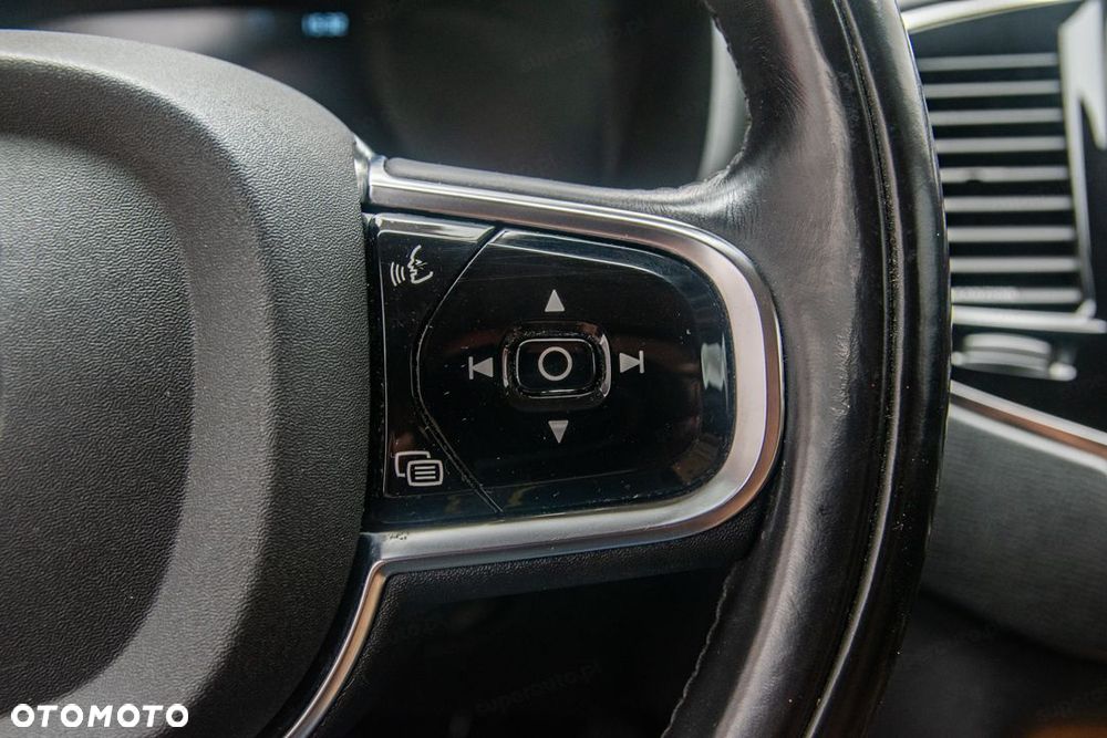 Volvo XC 90 - 21