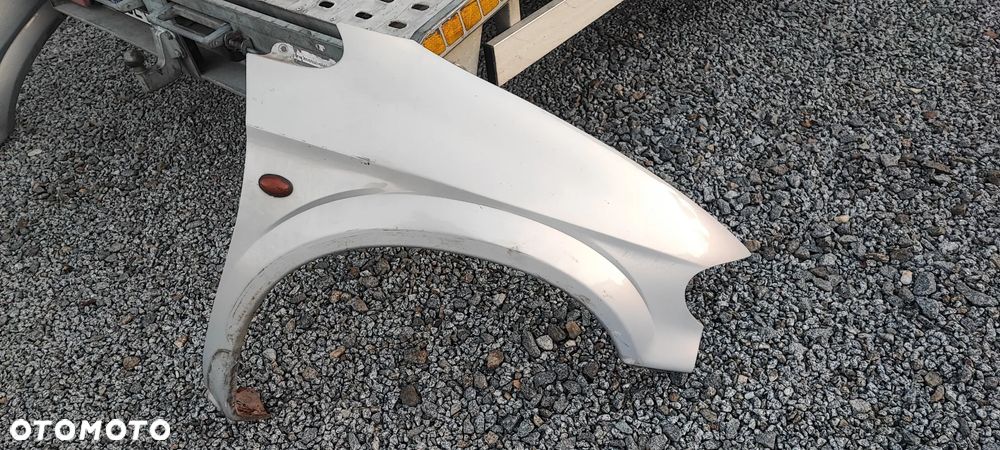 Błotnik prawy Chrysler Voyager IV 01-07 - 1