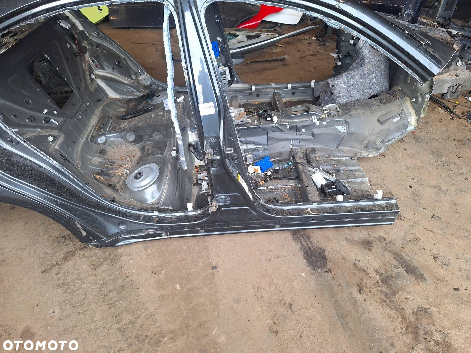 PRÓG PRAWY + SŁUPEK ŚRODKOWY LEXUS IS II 1G0 - 6