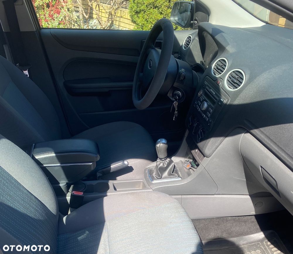 Ford Focus 1.6 Trend + - 9
