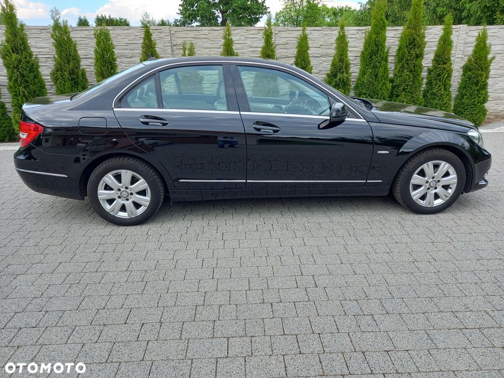 Mercedes-Benz Klasa C 200 CGI BlueEFFICIENCY Avantgarde - 12