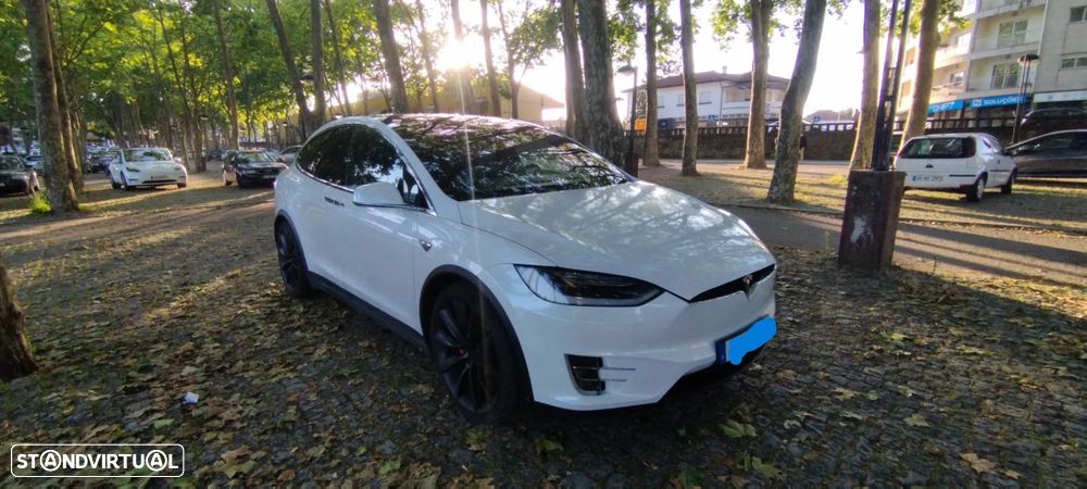 Tesla Model X - 1
