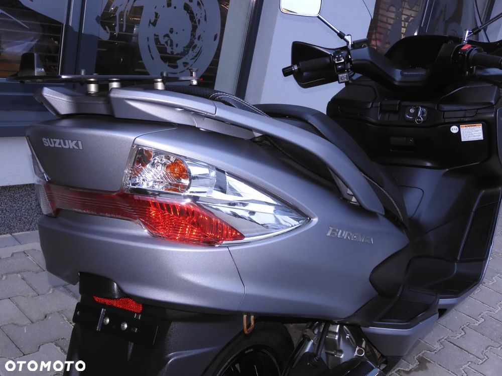 Suzuki Burgman - 32
