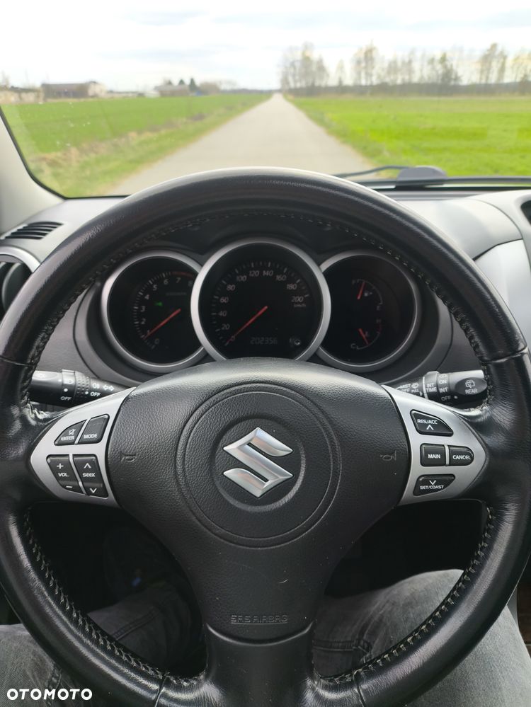 Suzuki Grand Vitara 2.0 Comfort + - 39