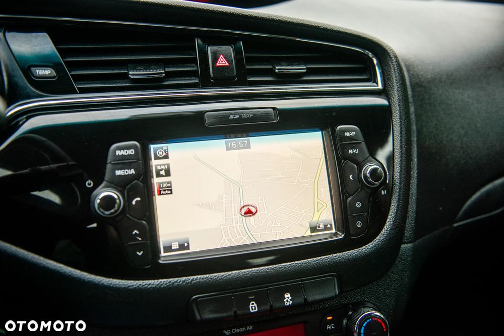 Kia Ceed 1.6 GDI ISG Vision - 24