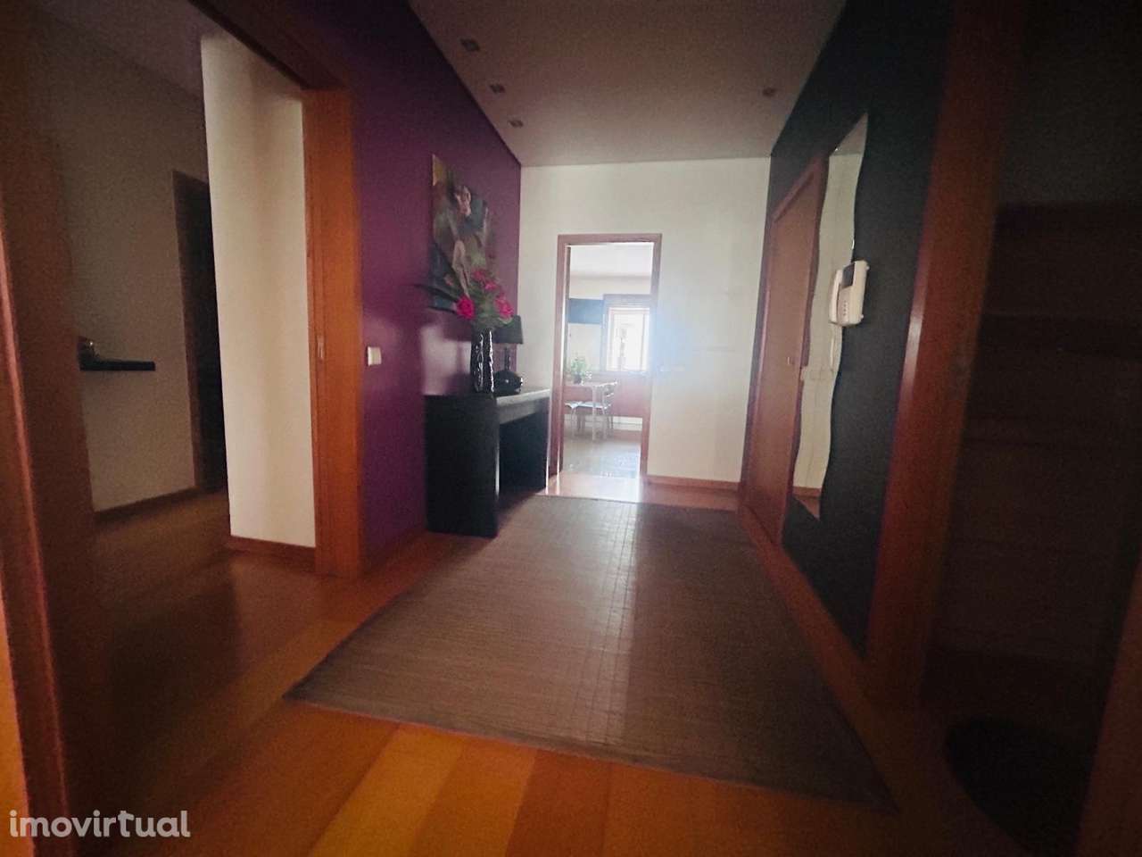 T2 com Terraço Excelente Localização – Junto ao Metro - Grande imagem: 4/27