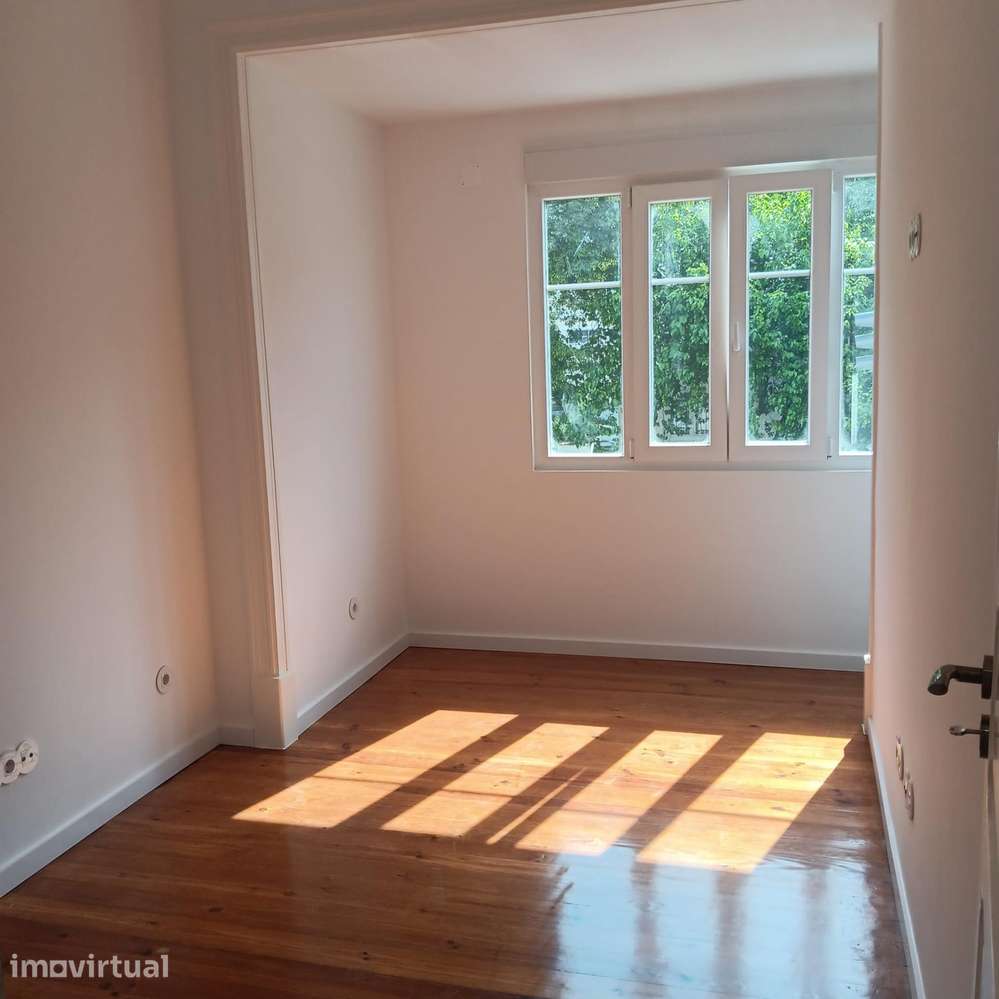 Apartamento T3 totalmente remodelado na Av. General Roçadas - Grande imagem: 5/17