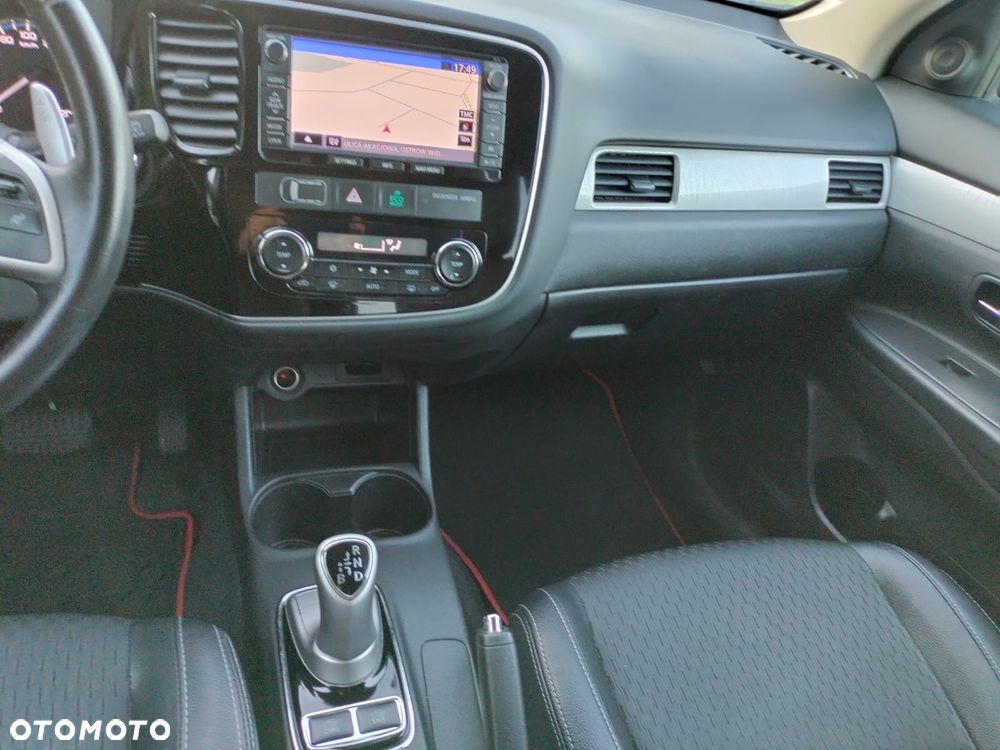 Mitsubishi Outlander 2.0 4WD Plug-In Hybrid - 16