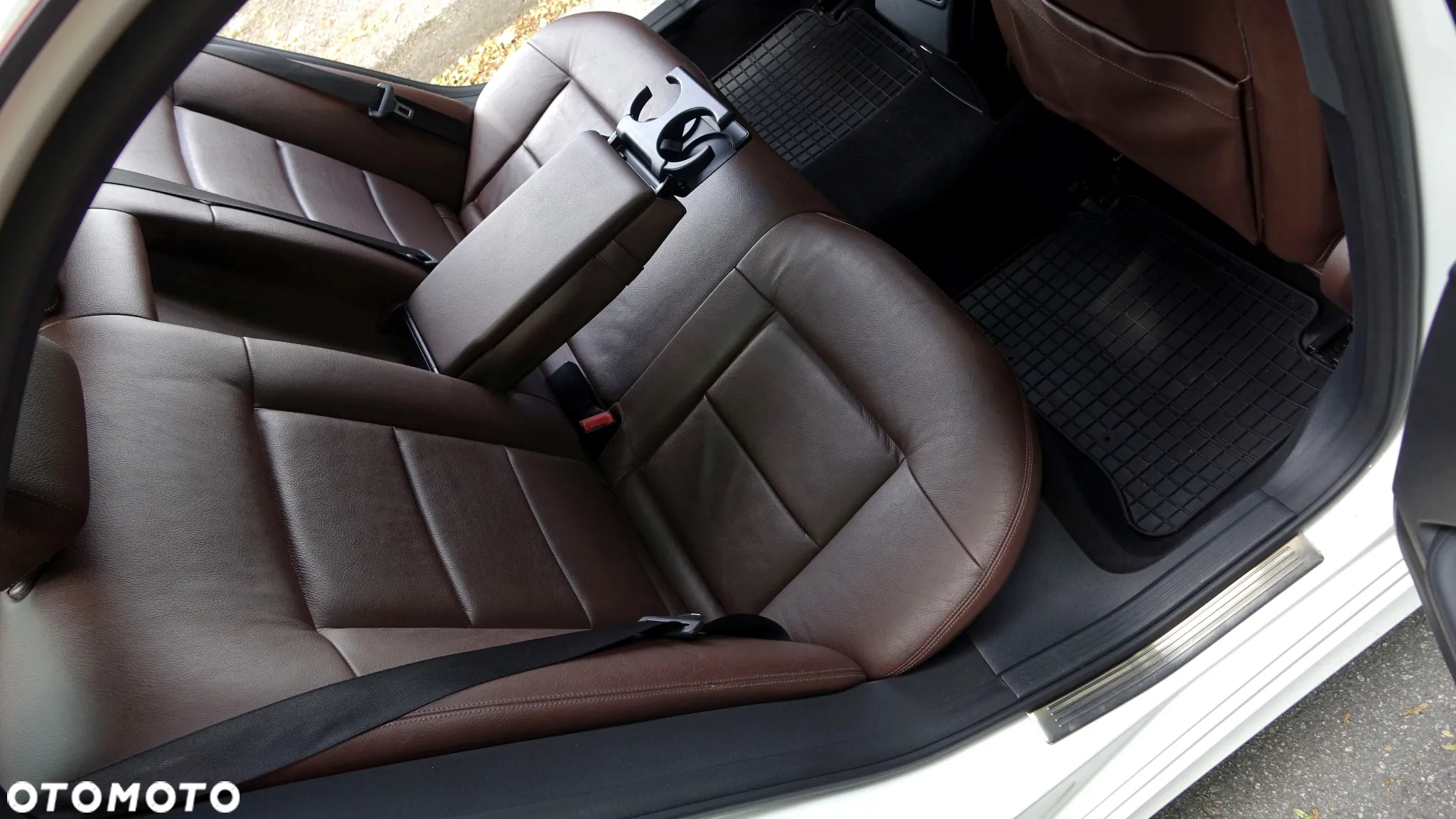 Mercedes-Benz Klasa E 300 CDI DPF BlueEFFICIENCY 7G-TRONIC Avantgarde - 14