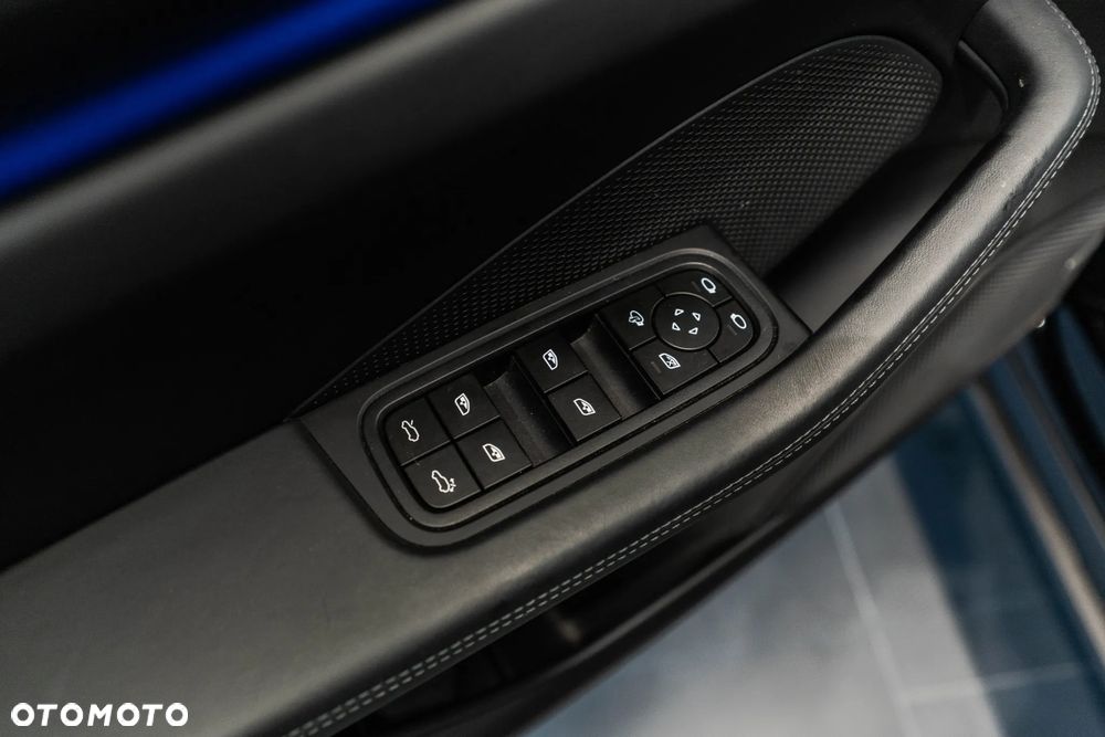 Porsche Macan - 25