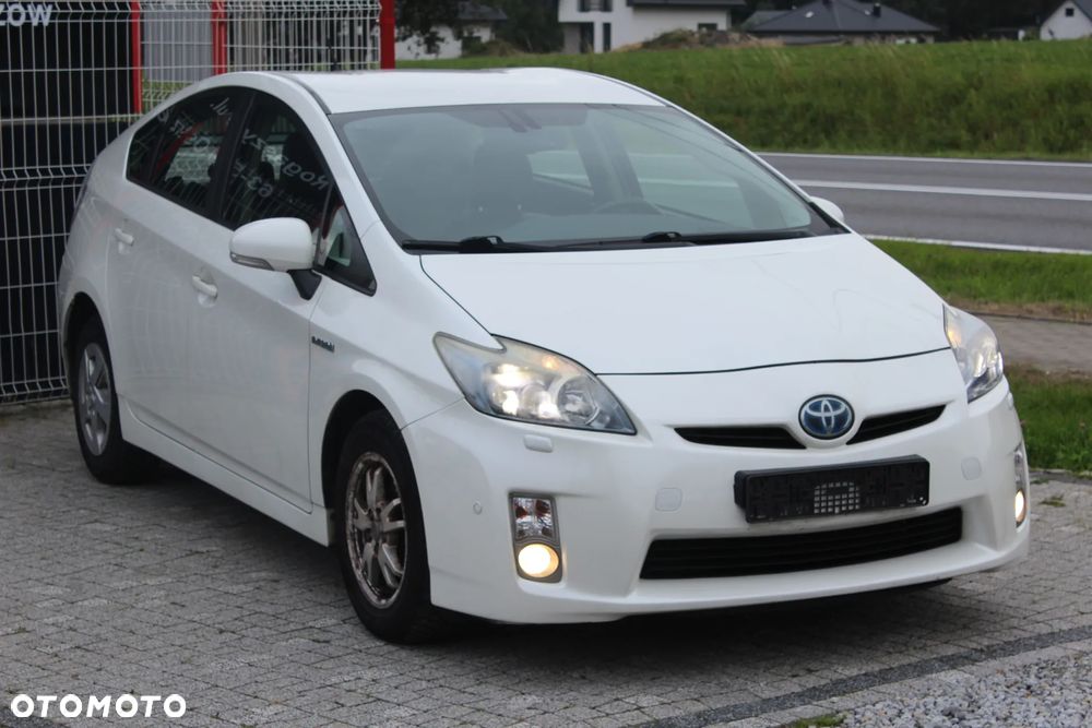 Toyota Prius (Hybrid) Executive - 3