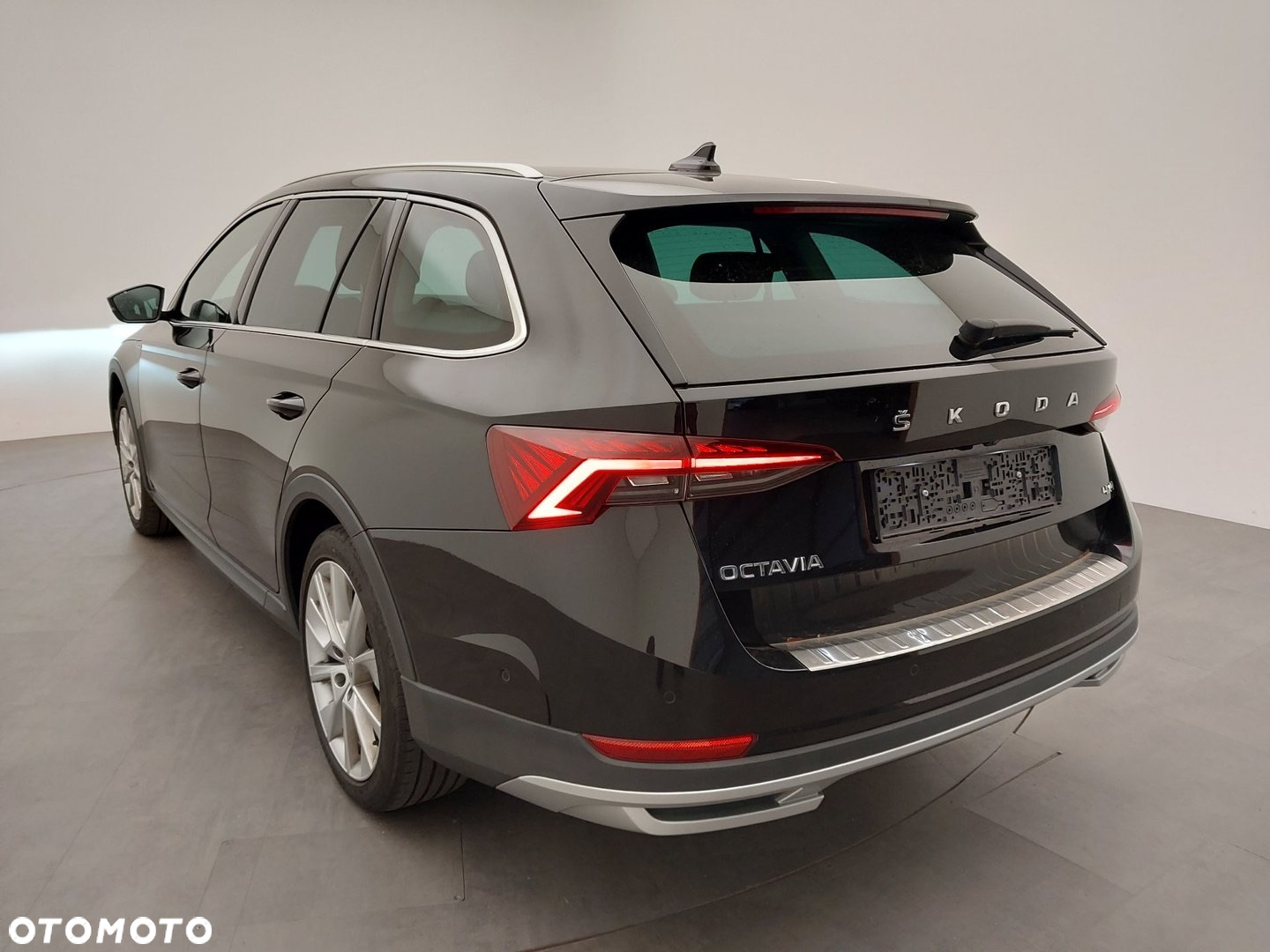Skoda Octavia Combi 2.0 TDI DSG 4x4 Scout First Edition - 3