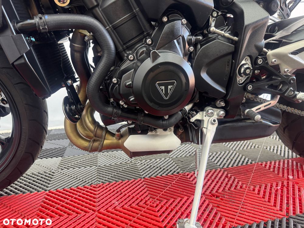 Triumph Street Triple - 15