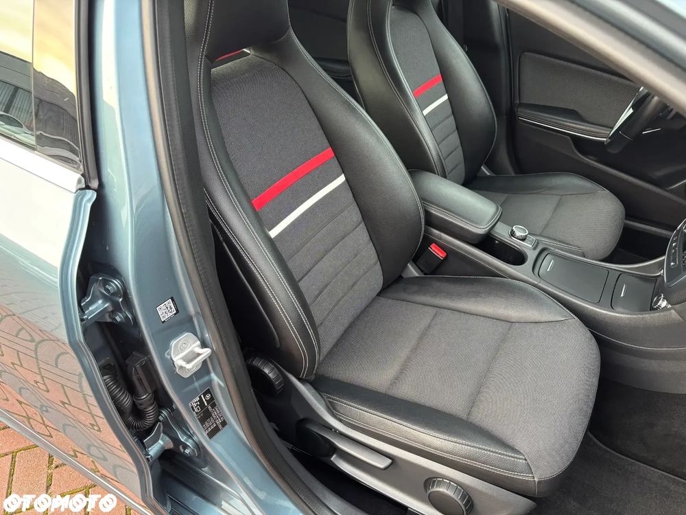 Mercedes-Benz Klasa A 180 (BlueEFFICIENCY) 7G-DCT Urban - 17