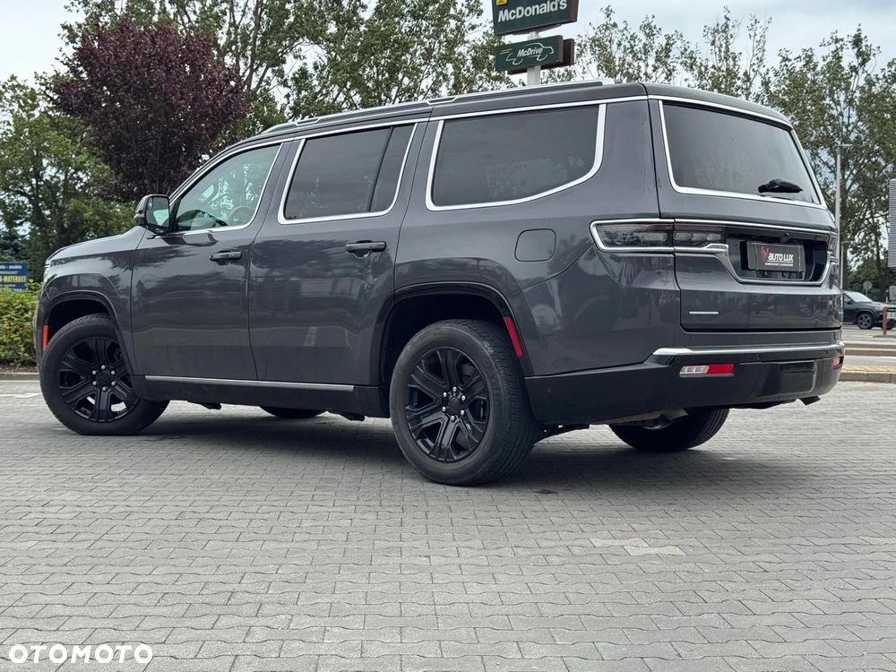 Jeep Grand Wagoneer - 3