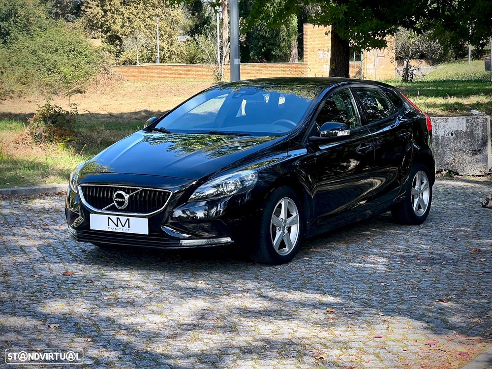 Volvo V40 2.0 D2 Momentum - 1