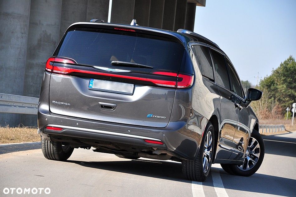 Chrysler Pacifica - 8