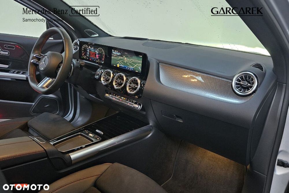 Mercedes-Benz GLA - 21