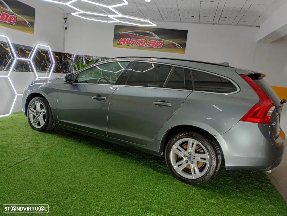 Volvo V60 2.0 D2 R-Design Momentum - 44