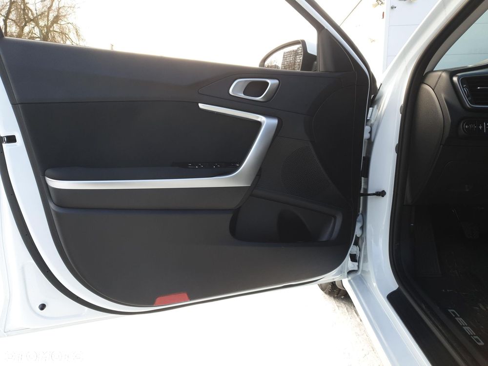 Kia Ceed 1.5 T-GDI M - 10