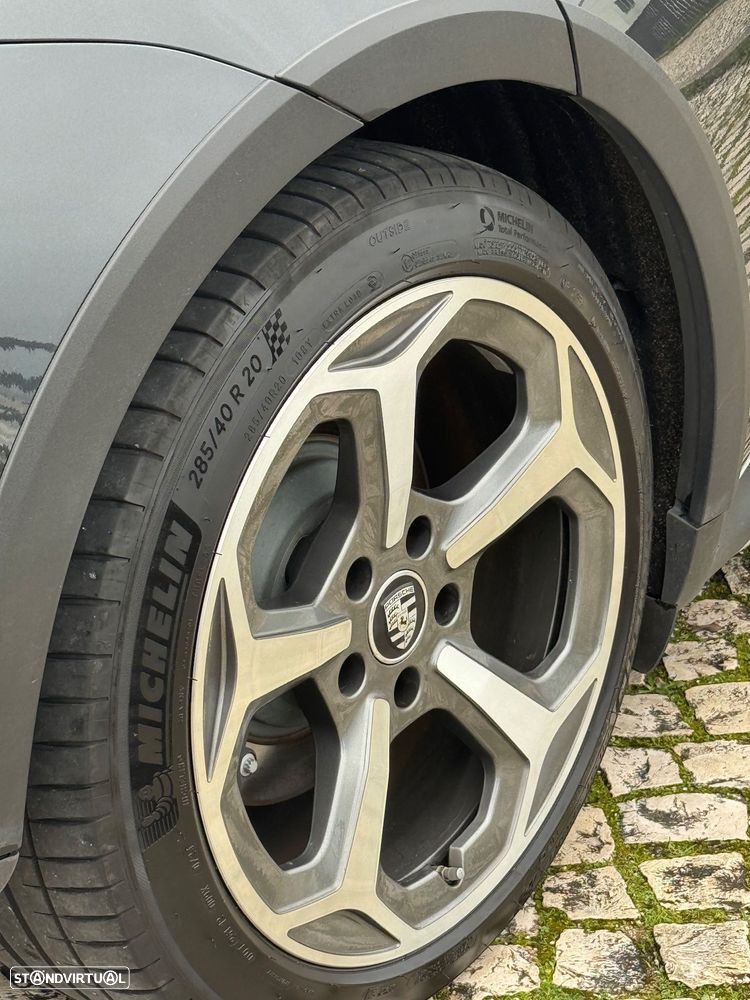 Porsche Taycan Cross Turismo 4 - 7