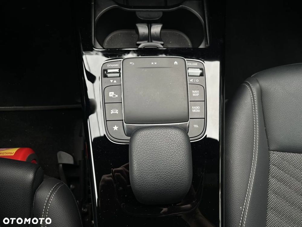 Mercedes-Benz CLA 180 7G-DCT - 21