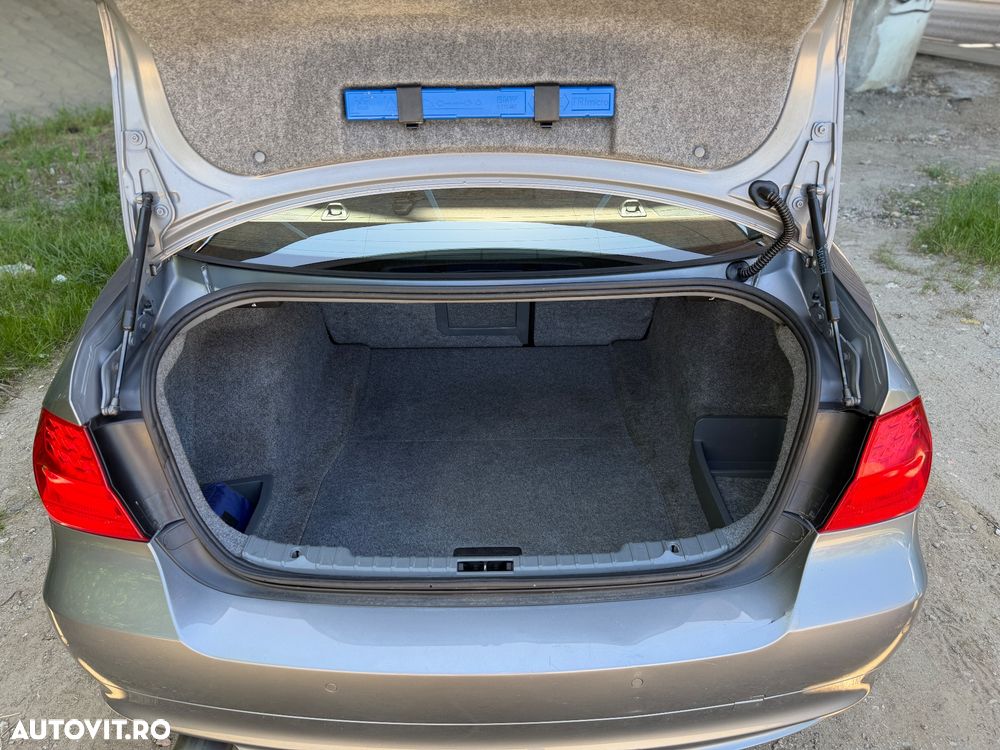 BMW Seria 3 318d DPF - 12
