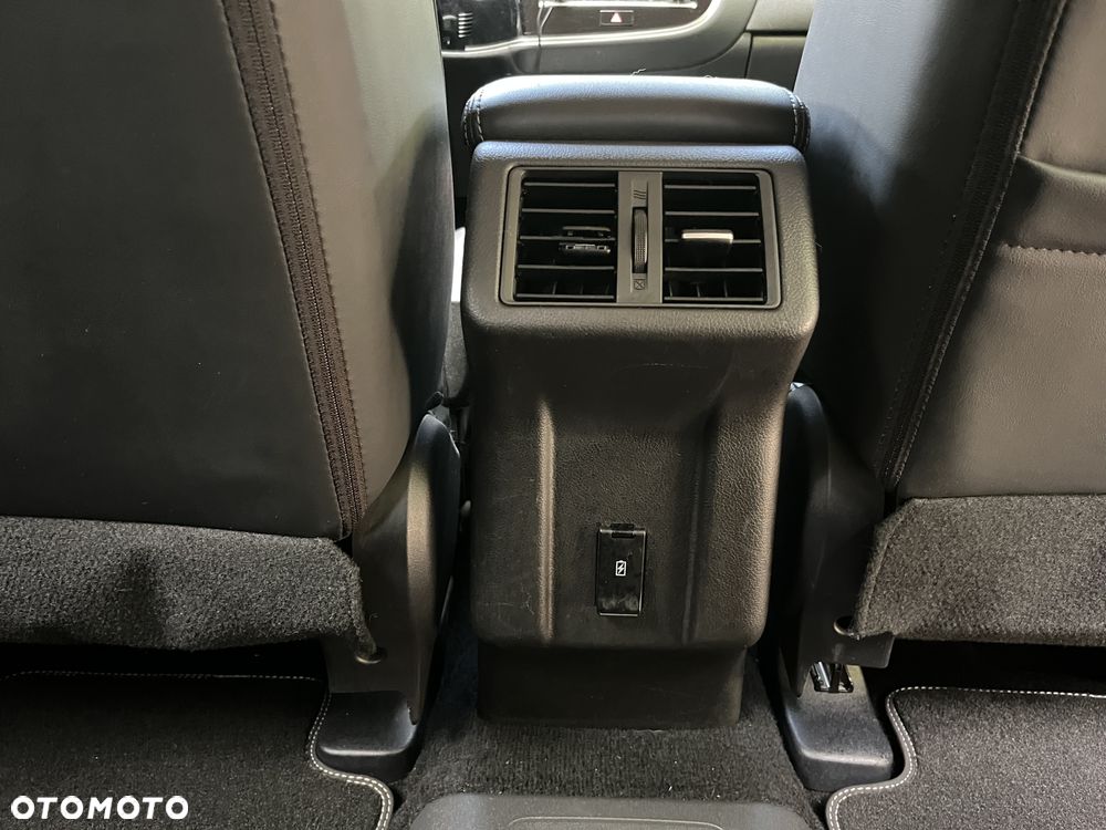 Mitsubishi Outlander Instyle NAVI + - 26